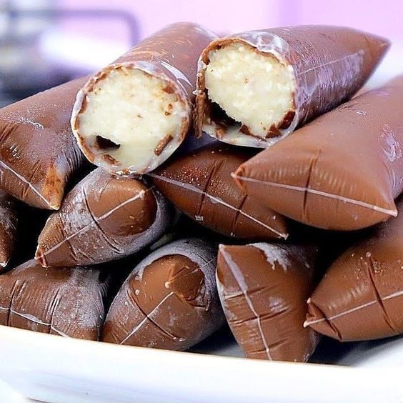 Geladinho gourmet de chocolate com recheio cremoso